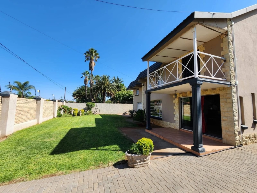 4 Bedroom Property for Sale in Rhodesdene Northern Cape